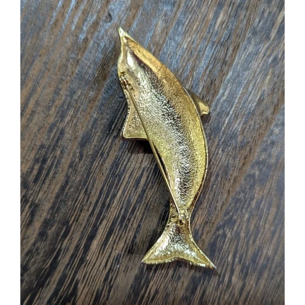 Vintage this brooch